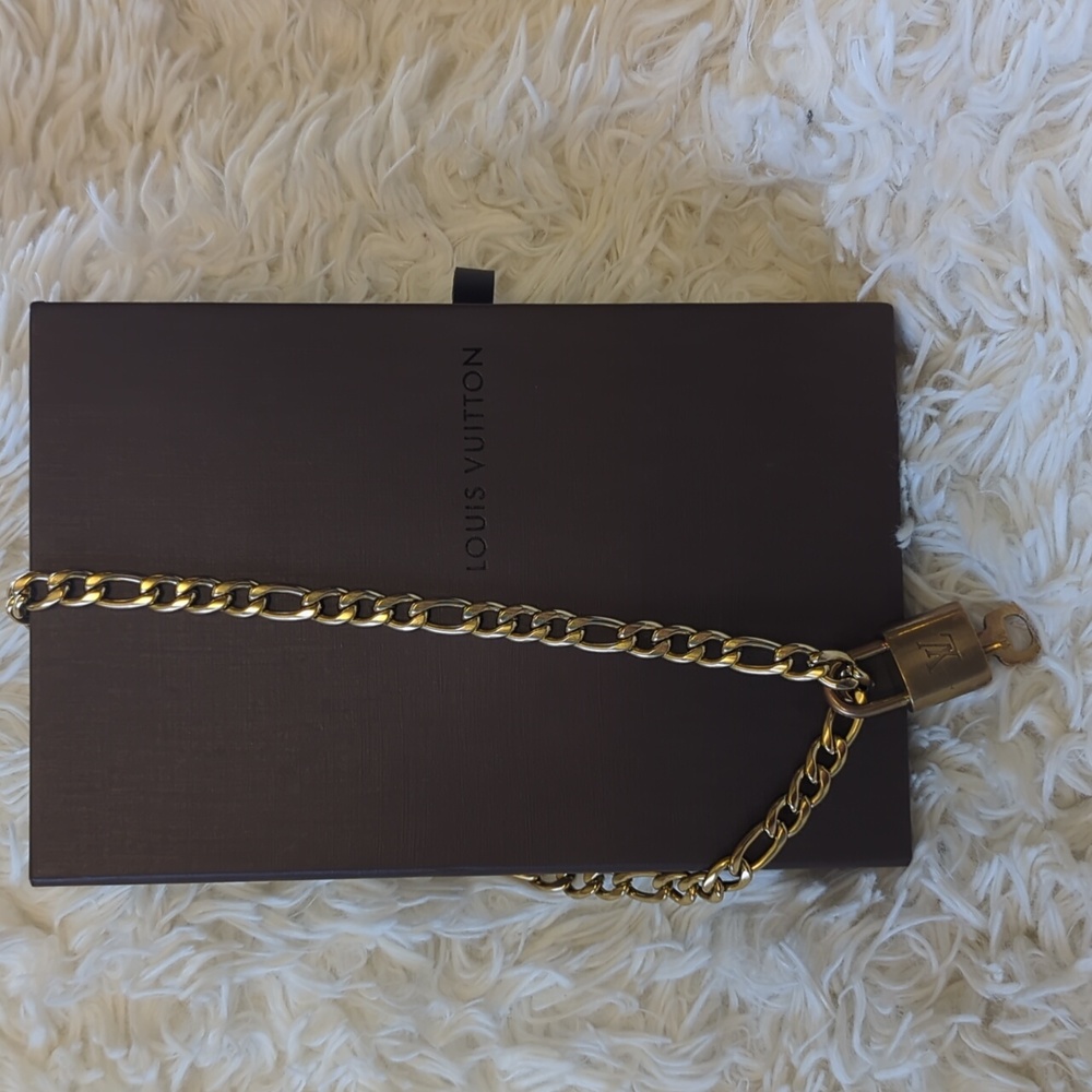 AUTHENTIC LOUIS VUITTON LOCK & KEY.🔥please read the description for details🔥